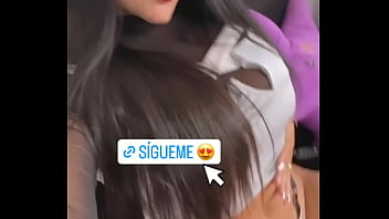 Moviendo las nalgas muy hot
