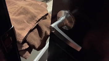 Mi hermanastra caliente me deja follar su culo en la ducha cum in mouth