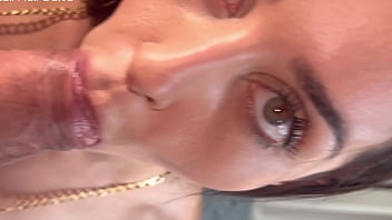 Vizinha veio pedir açucar e ofereci a rola do meu marido