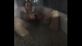 Un bañito muy muy caliente