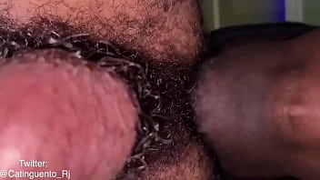 Eu chupando o cu peludo do paulista algum peludo a fim de língua no cuzinho