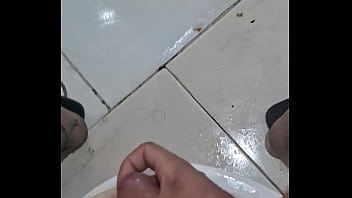 Tô no cio e gozando com vontade