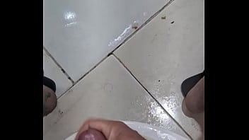 Tô no cio e gozando com vontade