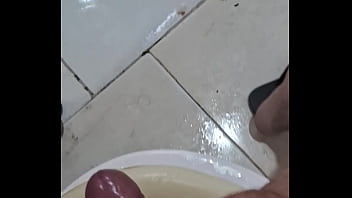 Tô no cio e gozando com vontade