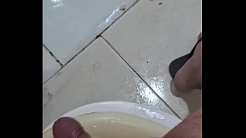 Tô no cio e gozando com vontade