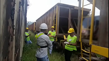 Trabalhadores Da Linha Férrea Da Nova Empreiteira Fazendo Sexo Entre Si Na Hora De Almoço Full Sheer Red thumbnail