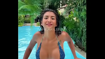 What's the color of the leaves