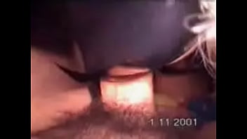 Loira mascarada chupando