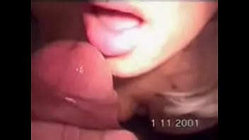 Loira mascarada chupando