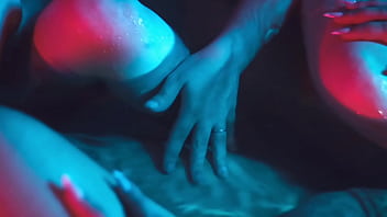 Foot fetish threesome with lesbians in the bathtub