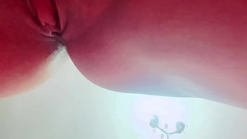 Fudendo ela a camisinha estourou comi no pelo