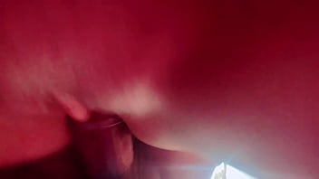 Fudendo ela a camisinha estourou comi no pelo