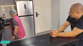 Empregada fazendo o almoço acabou virando a comida do patrão