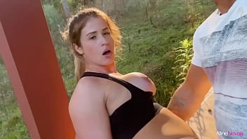 Loirinha oferece para pedreiro um boquete caprichado e sua bucetinha em troca dos seus serviços aline novak