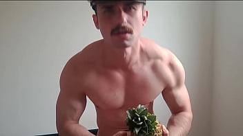 Culinária do capitão o abacaxi do prazer que a coroa gostosona aprovou