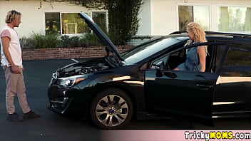 Busty housewife offers her pussy for free