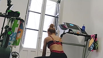 We exchange cardio for a good blowjob and tasty sex in my home gym