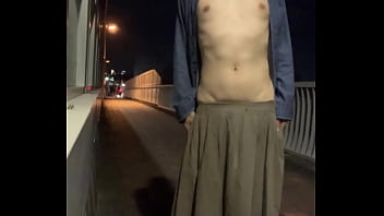 女装子まゆちゃんが橋の上でストリップして全裸露出 thumbnail