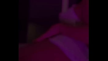 Com o plug de coelhinha enterrado no meu cuzinho