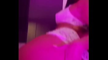 Com o plug de coelhinha enterrado no meu cuzinho