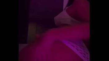 Com o plug de coelhinha enterrado no meu cuzinho