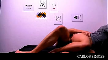 Novinha gostosa sentando na rola