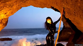 Electro stroke to the hypnotic rhythm