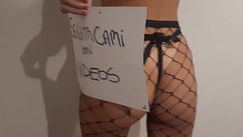 Putita muestra la cola