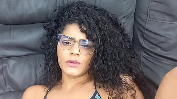 Morena brasileira da bunda grande rebolando e gemendo alto no pau completo no sheer e red