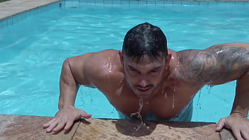Arrombando O Puto Na Piscina Free thumbnail