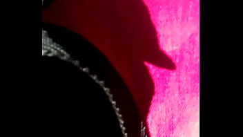 Xhiblola mostrando culo en el micro