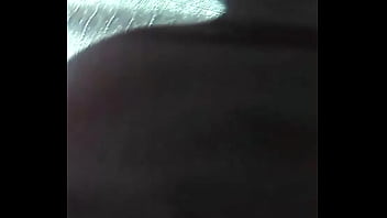 Xhiblola mostrando culo en el micro