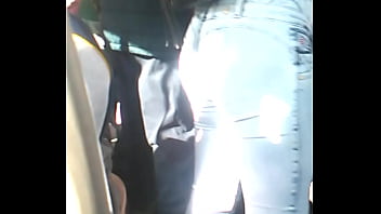 Xhiblola mostrando culo en el micro