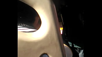 Xhiblola mostrando culo en el micro