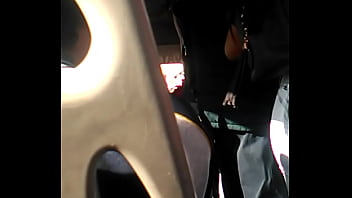 Xhiblola mostrando culo en el micro