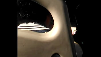 Xhiblola mostrando culo en el micro