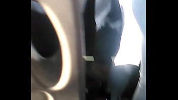 Xhiblola mostrando culo en el micro