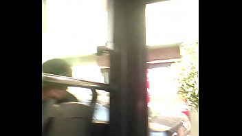 Xhiblola mostrando culo en el micro