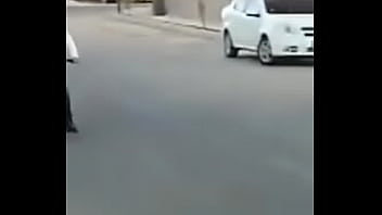 Gordito cae al piso de placer