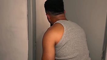 O safadinho me viu pelada e não resisti dei para ele gostoso