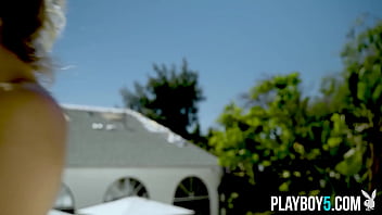 American milf model beauty exposes her hot naked body to all of us outdoor