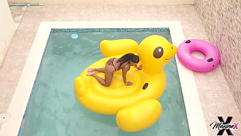 Sunbathing & masturbating by the pool maxine x gets off for you