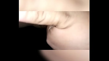 Se Viene Rico Mientras Se Masturba thumbnail