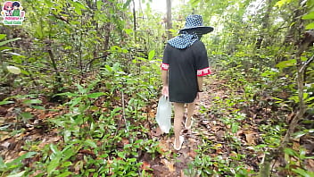 สาวไทยเดินโชว์หีริมถนนริมทุ่งนา