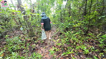 สาวไทยเดินโชว์หีริมถนนริมทุ่งนา