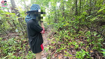 สาวไทยเดินโชว์หีริมถนนริมทุ่งนา