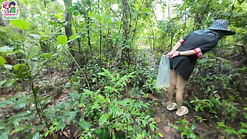 สาวไทยเดินโชว์หีริมถนนริมทุ่งนา