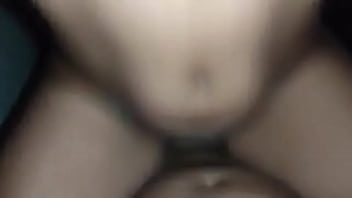 Vadia gostosa da buceta gulosa sentou com vontade até arrancar leite do dotado