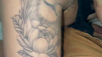 O pau era grosso e duro