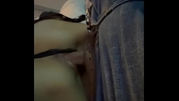 Cogiendo en plena reunion familiar con los invitados por toda la casa